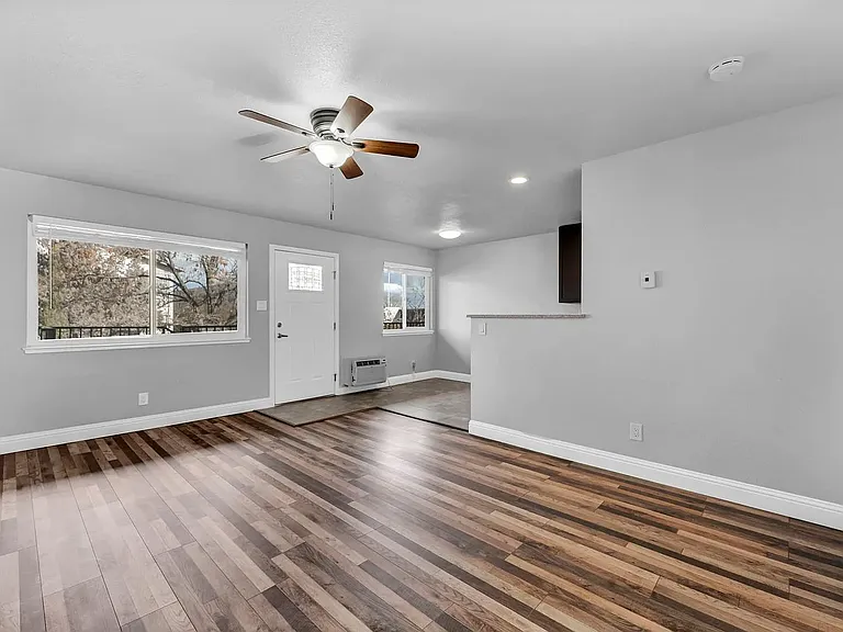 Carlin Apartments — Photo 1
