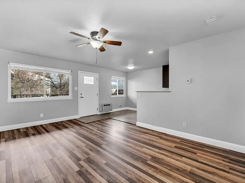 Carlin Apartments