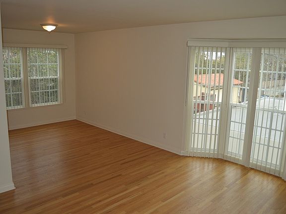 2nd image of 312 San Vicente Blvd #2