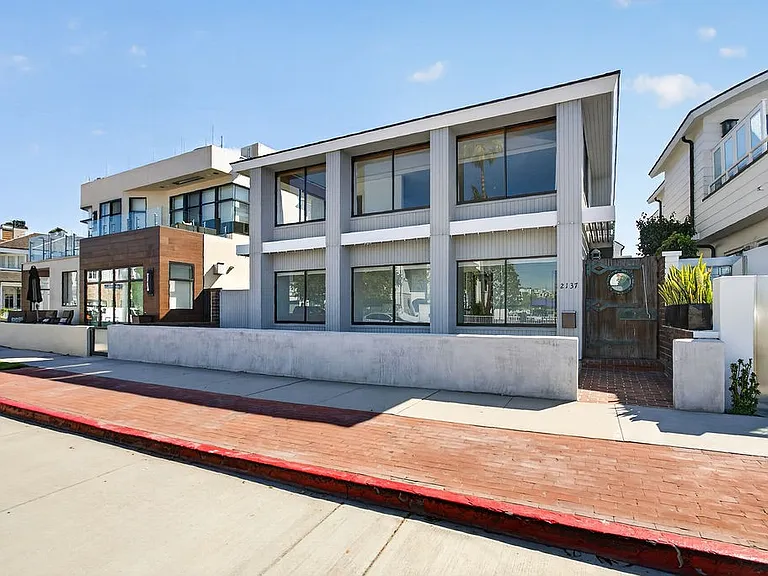 2137 Channel Rd — Photo 1