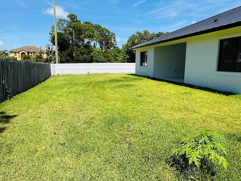 1701 SW Cannon Ave — Photo 4