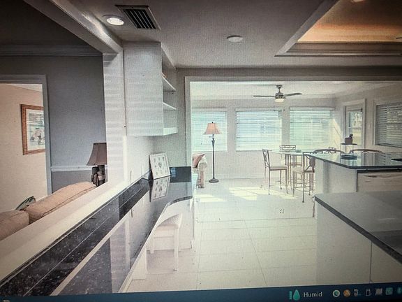 4th image of 202 SE 44th Ter
