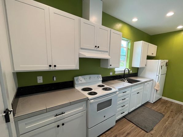 703 S 2nd Ave, Rockaway Beach, OR 97136