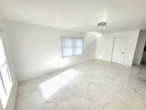 4th image of 18725 SW 100th Ave #18725