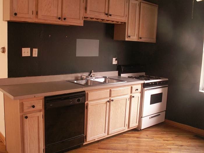 2nd image of 2042 W McLean Ave #1f