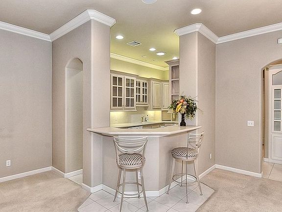 5th image of 1409 SW 105th Ter