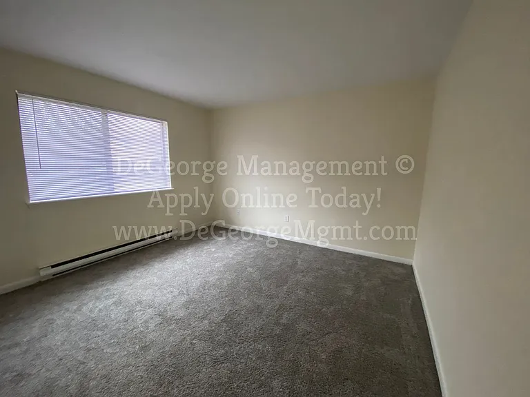 Parkway Apartments — Photo 10
