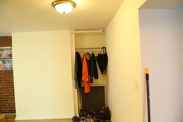 Rented by Rapid Realty Cobble Hill | media 31