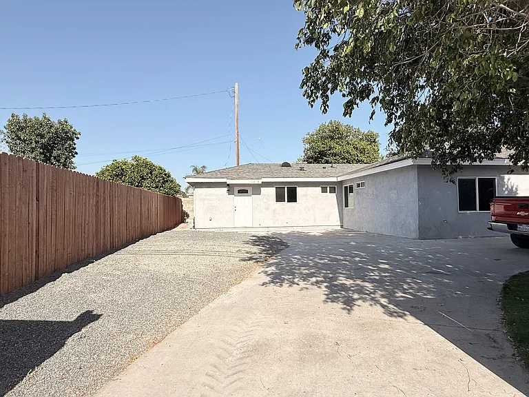1191 E Laxford Rd #B — Photo 2