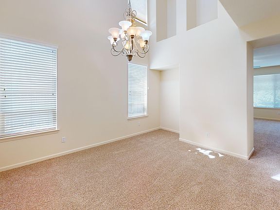 5th image of 445 Dartmoor Ct