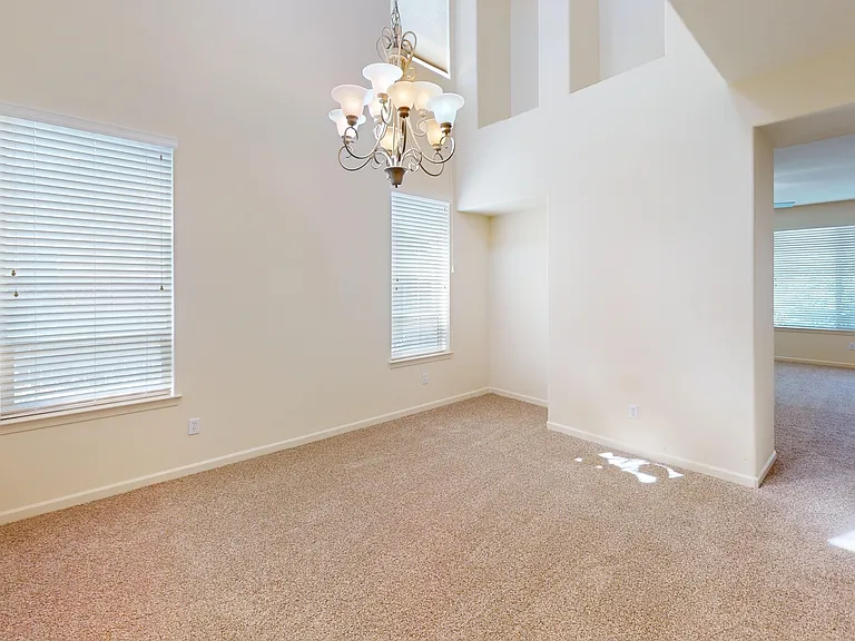 445 Dartmoor Ct — Photo 5