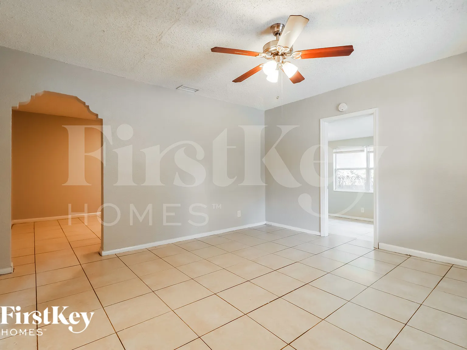 4 bed, 2.0 bath, 1596 sqft, $2,420 — Photo 4