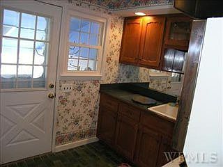 5th image of 62 Beech St