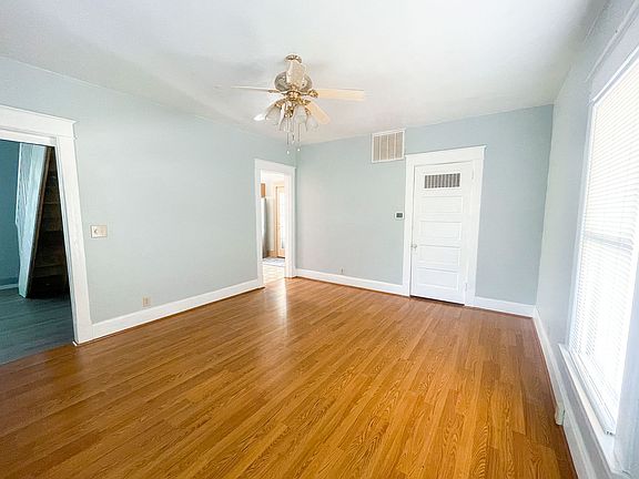 4th image of 1646 Comer Ave