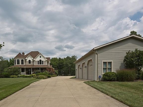 2nd image of 7060 Country Ln