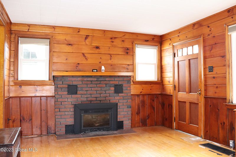 4th image of 2746 Hamburg Street