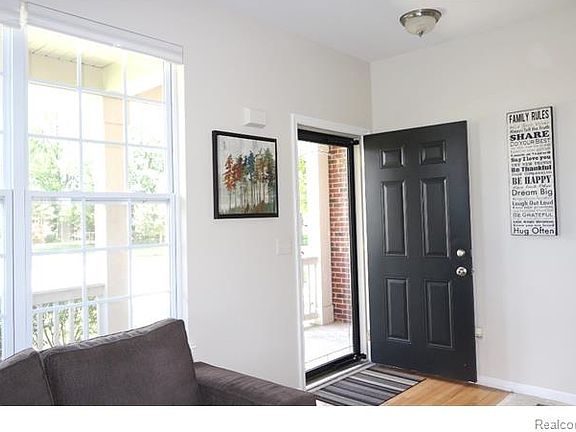 5th image of 40619 Chardon Dr