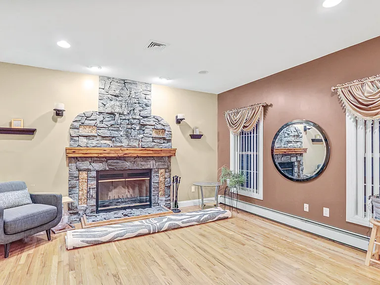 4 McNamara Dr — Photo 10