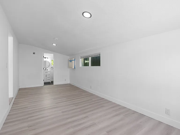2640 Oneida St — Photo 11