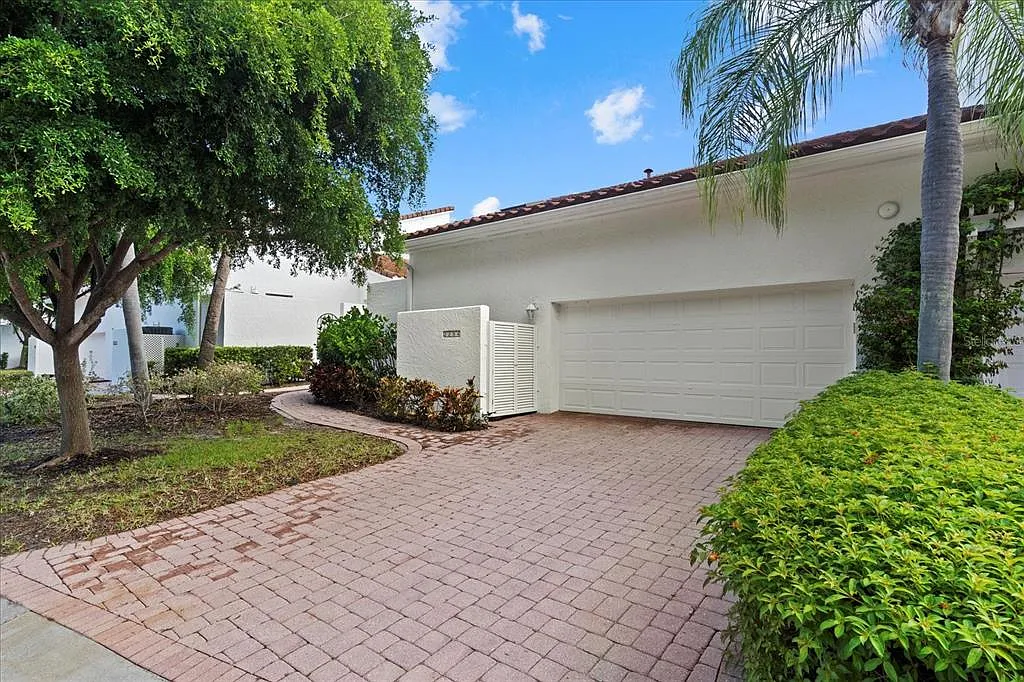 3 bed, 3.5 bath, 3101 sqft, $11,500 — Photo 1