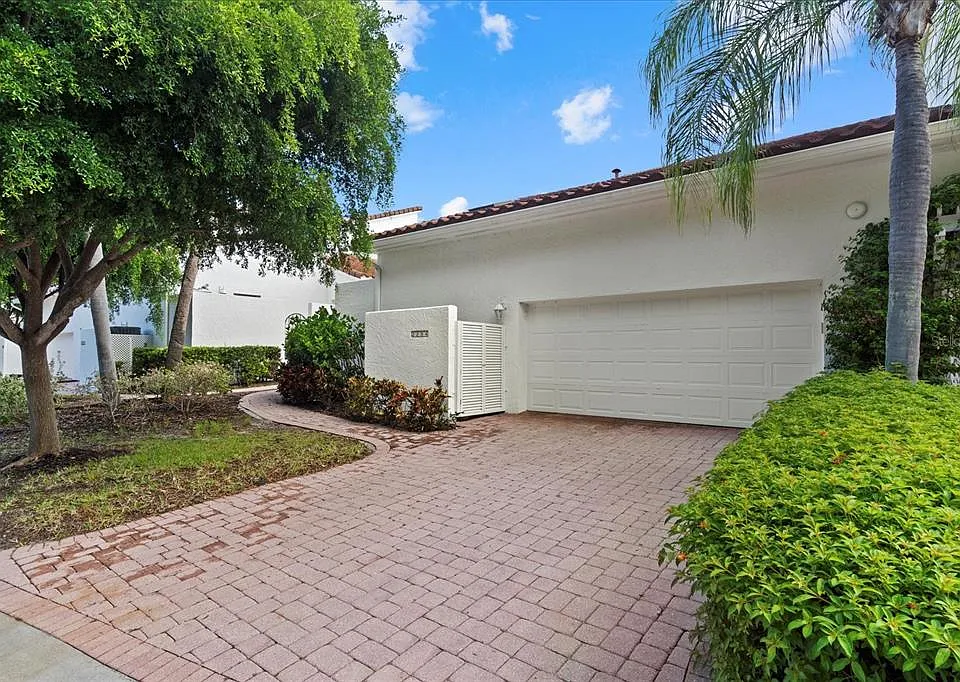 2254 Harbour Court Dr