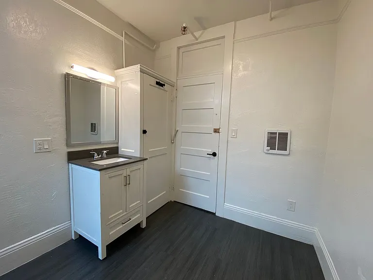 668 Clay St #71 — Photo 2
