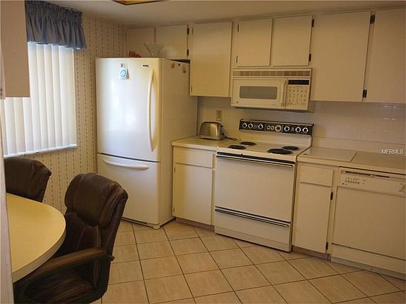 2nd image of 840 Maclaren Dr N APT D