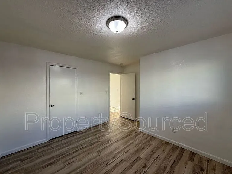 911 H St #1 — Photo 15