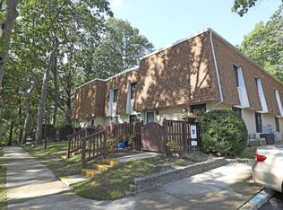 71 Sagamore Hills Dr #71, Pt Jefferson Station, NY 11776
