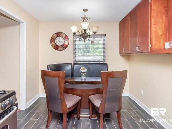 4th image of 5429 Colonial Oaks Dr N