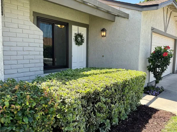 9042 Chaucer Cir, Riverside, CA 92503