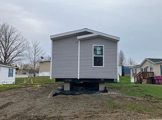 1242 Greenwich #1242, Brookfield, OH 44403