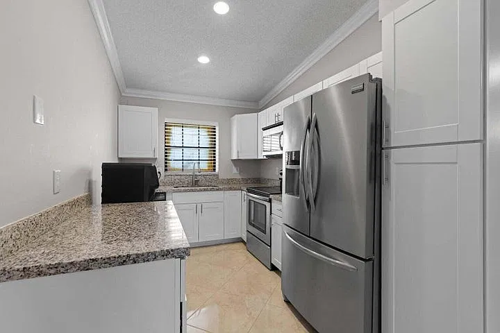 2 bed, 938 sqft, $2,700 — Photo 2