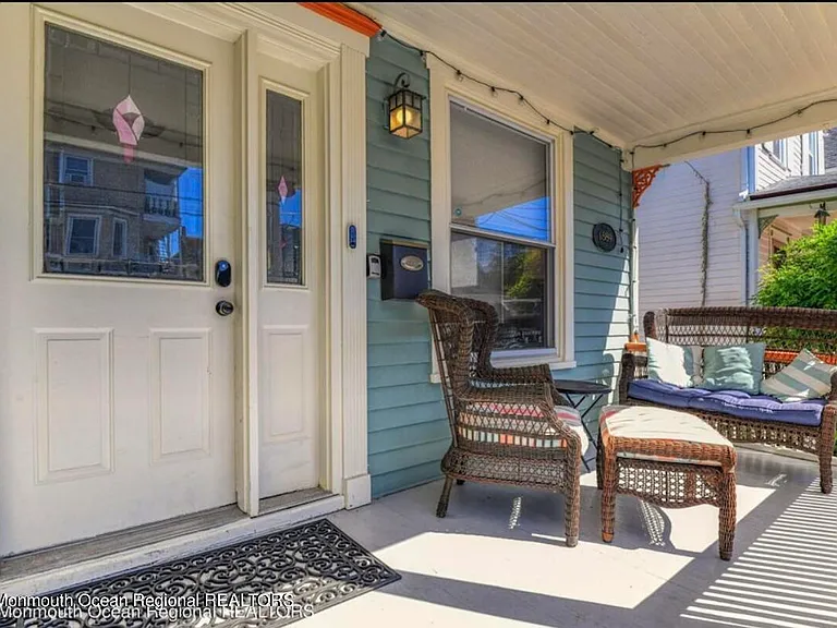 121 Mount Hermon Way — Photo 2