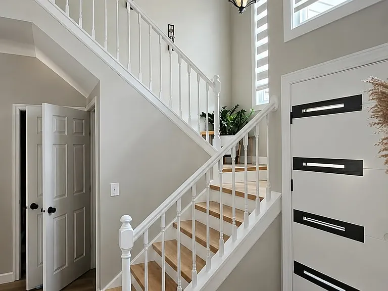 228 Moorehead Dr — Photo 2