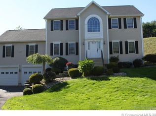 11 Sovereign Rdg, Cromwell, CT 06416