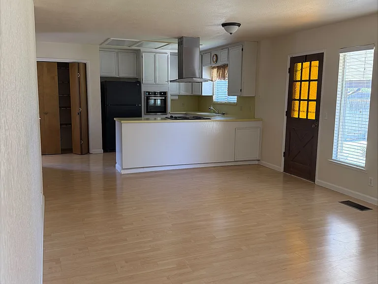 203 S Wilma Ave — Photo 8