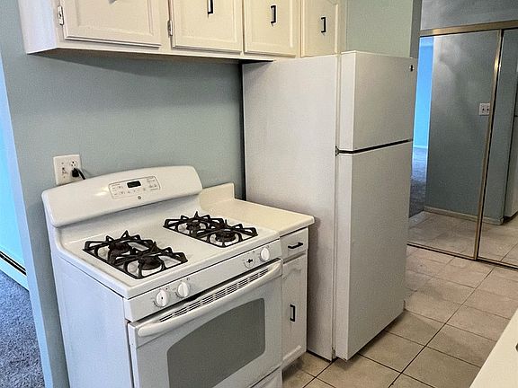 5th image of 18W140 Suffield Ct APT 114G