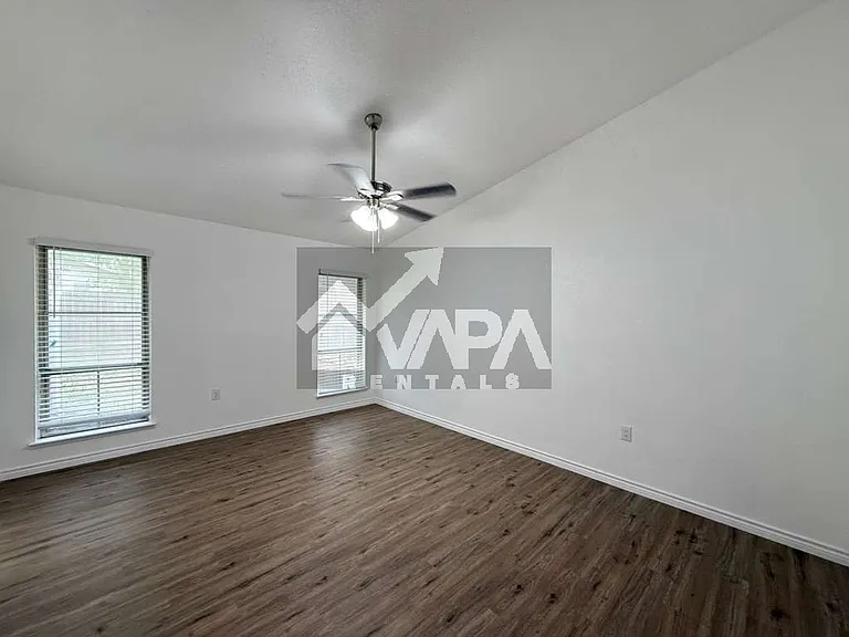 7729 Narrow Pass Dr — Photo 14