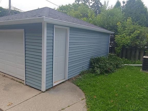 3rd image of 6001 N Lydell Ave #1
