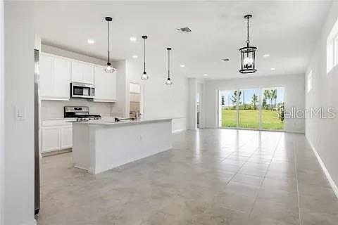 3rd image of 8113 Sternway Rd