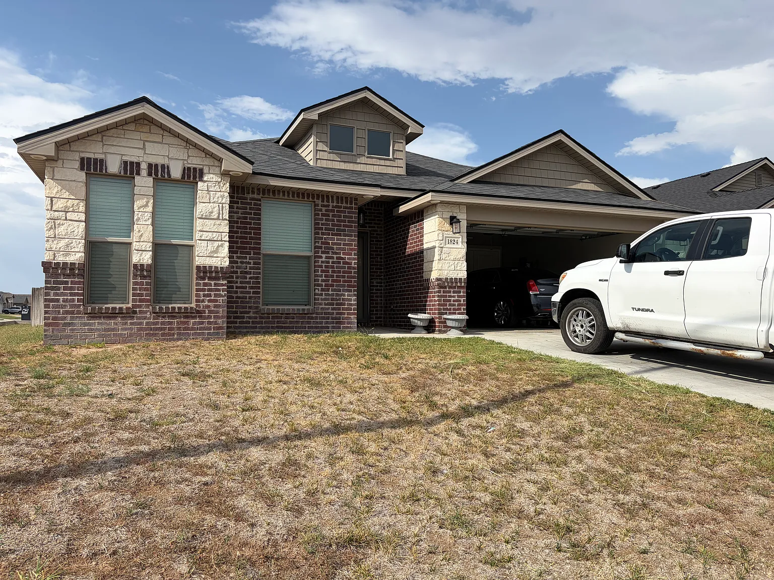 4 bed, 2053 sqft, $2,600 — Photo 2