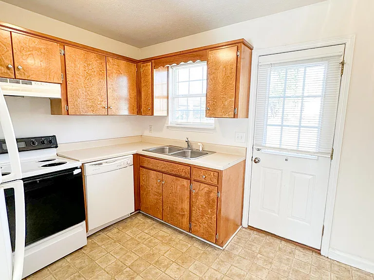 610 Church Ave SE #1 — Photo 6
