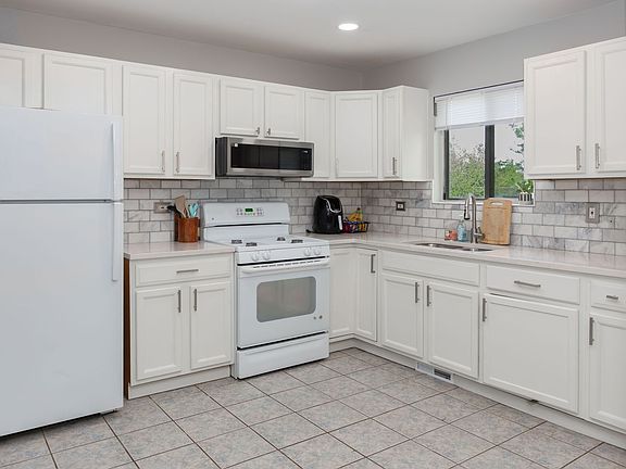 3rd image of 614 Kakos Ct