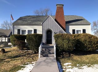 409 E 6th St, Flora, IL 62839