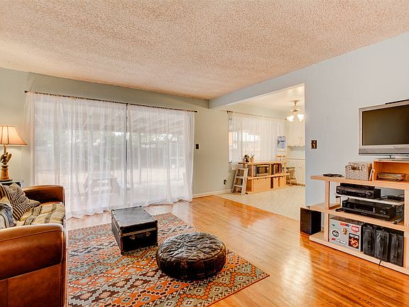 5th image of 1036 Elmwood Dr