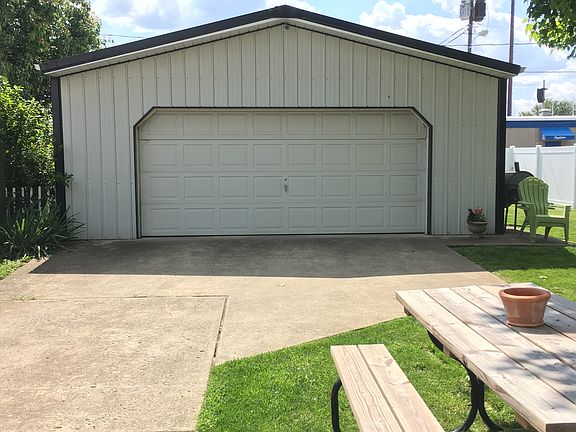 4th image of 392 Ringwald St
