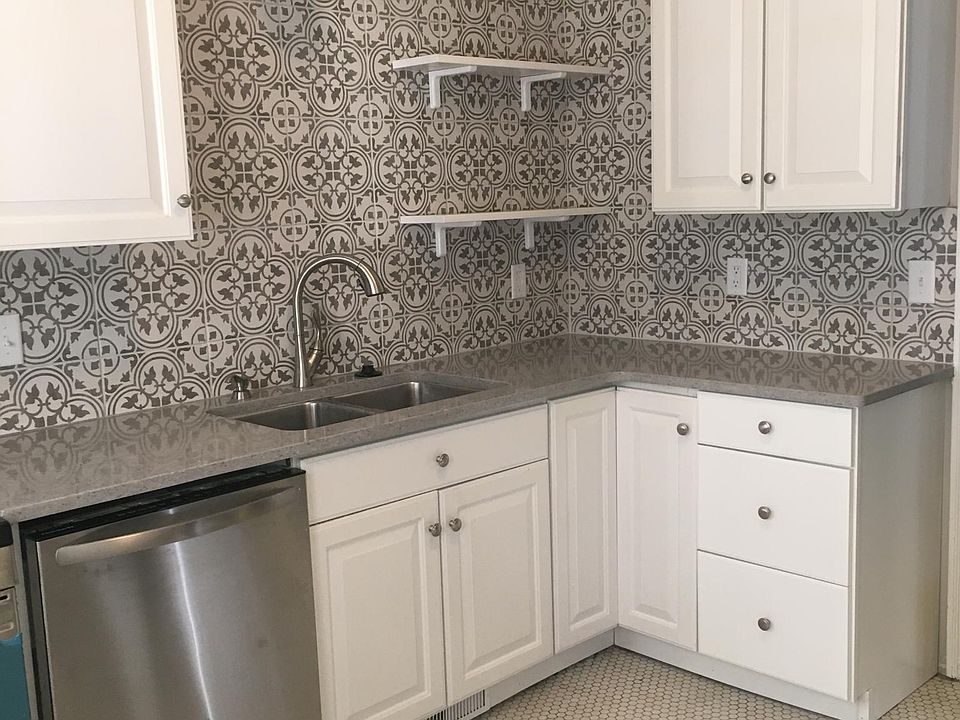 Kitchen with dishwasher