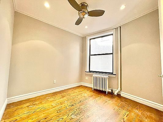 3rd image of 224 E 13th St #3F