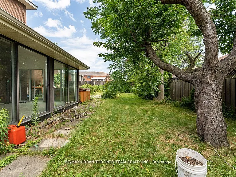 35 Brumwell St — Photo 39